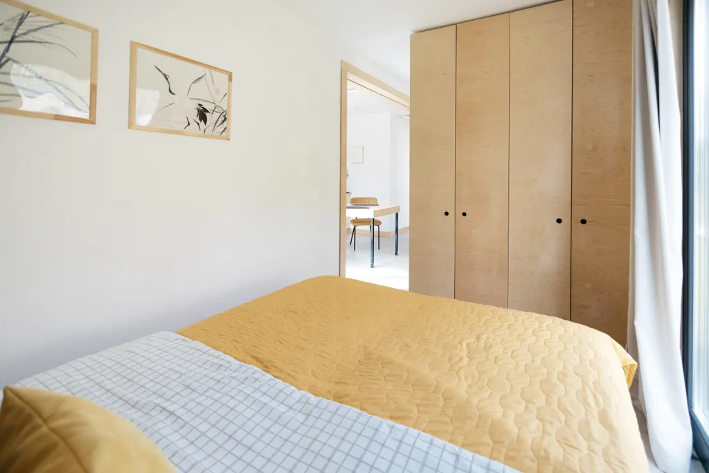 Уютный дом Японская куница с панорамными окнами с видом на лес