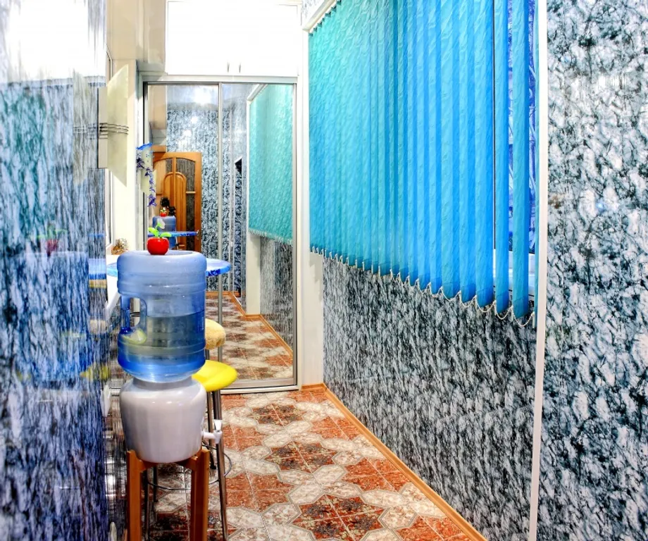 Крупногабаритная двушка с отдельным входом в центре, парковка