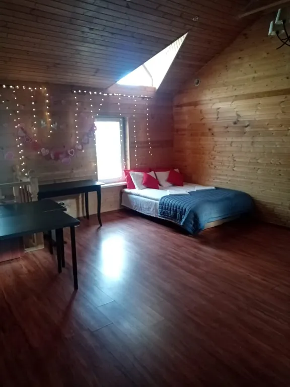 Уютный дом на берегу реки