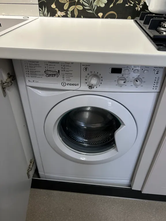 Студия с видом на город