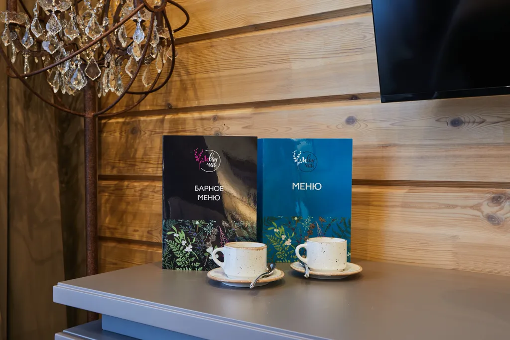 Улучшенный трехместный номер с раздельными кроватями и видом на озеро