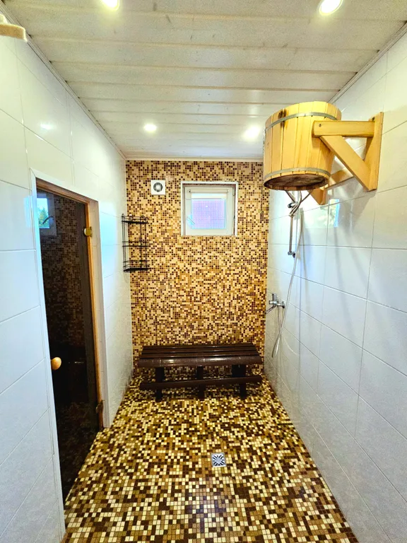 Коттедж Дом с баней и горячим чаном рядом и Игорой 2 — Снегиревка