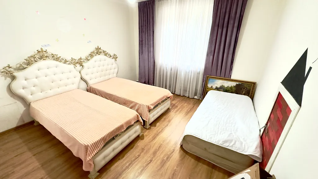 Второй этаж в доме в центре города, все в шаговой доступности