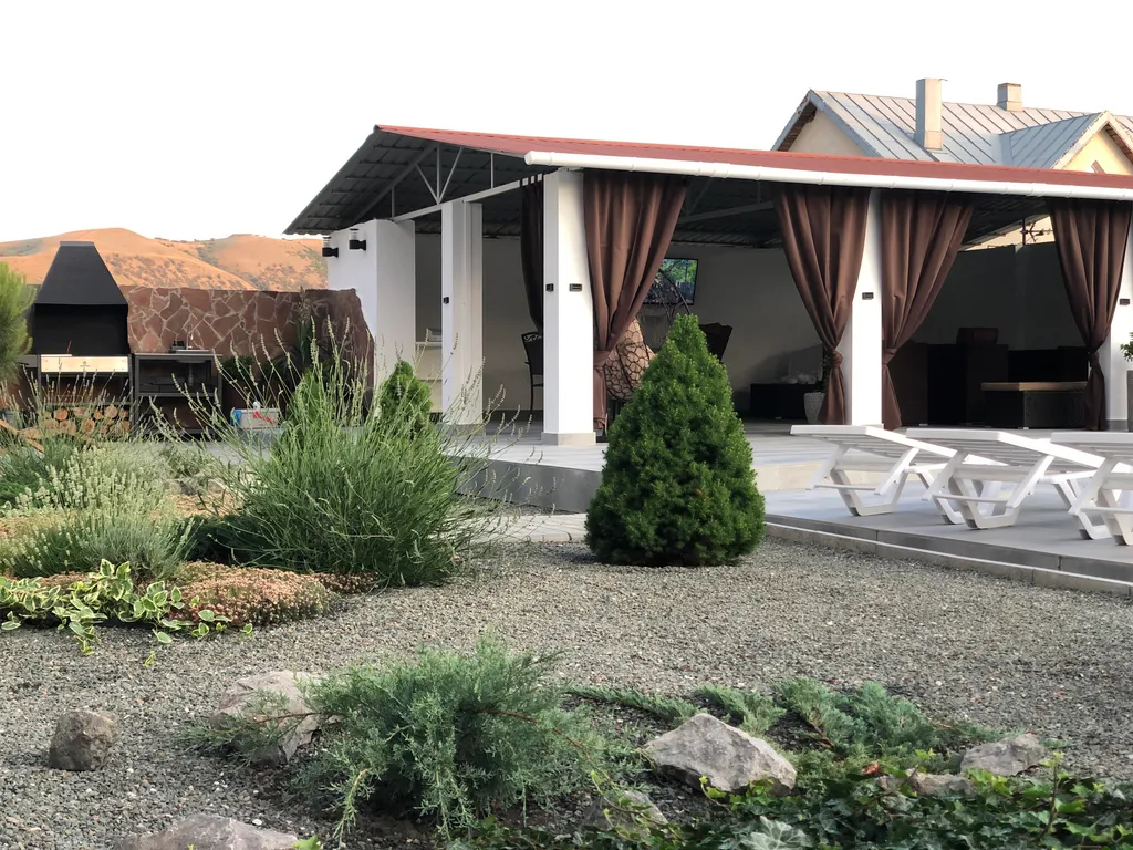 Комната с отдельной кухней, балконом