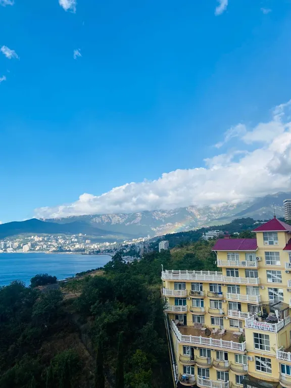 Двухуровневая студия с панорамным видом на море