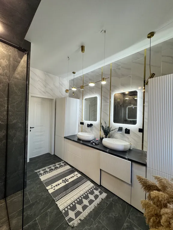 Коттедж Просторный тёплый дом с верандой и гриль столом — Елизаветинская