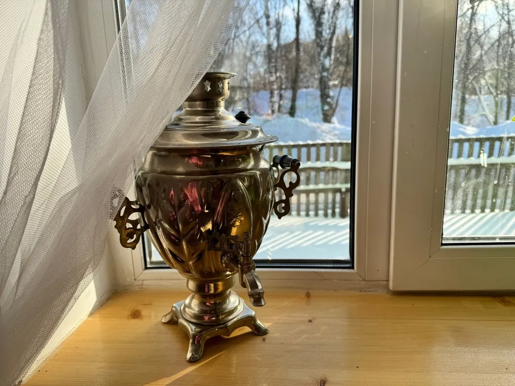 Зелёный дом на Набережной вблизи Кремля