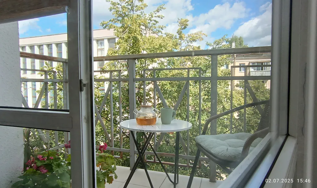 Центр. Сталинка с балконом с красивым видом на бульвар возле университа