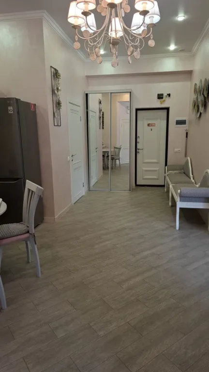 Уютный апартамент в центре с балконом и видом на горы лес