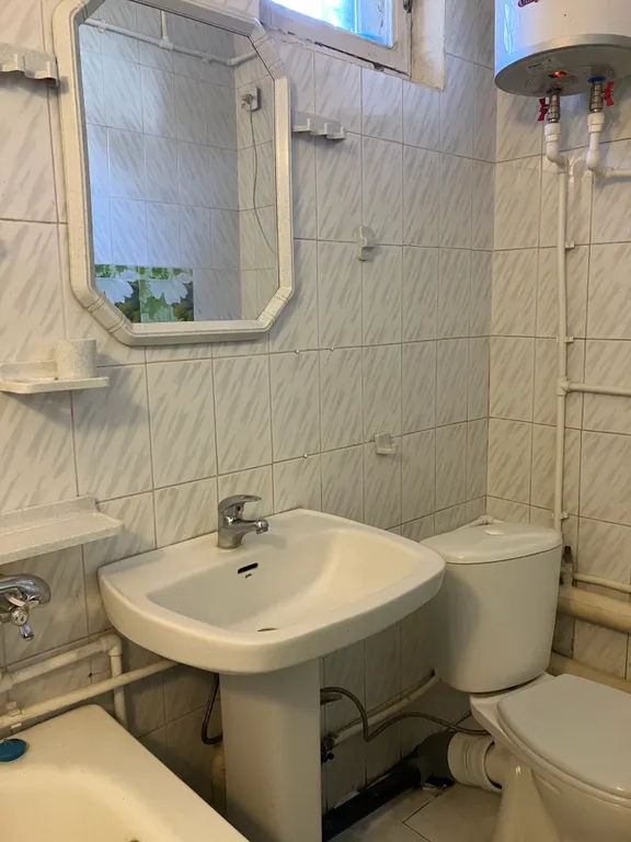 Трёхэтажный коттедж с сауной и бассейном в тихом заливе волги