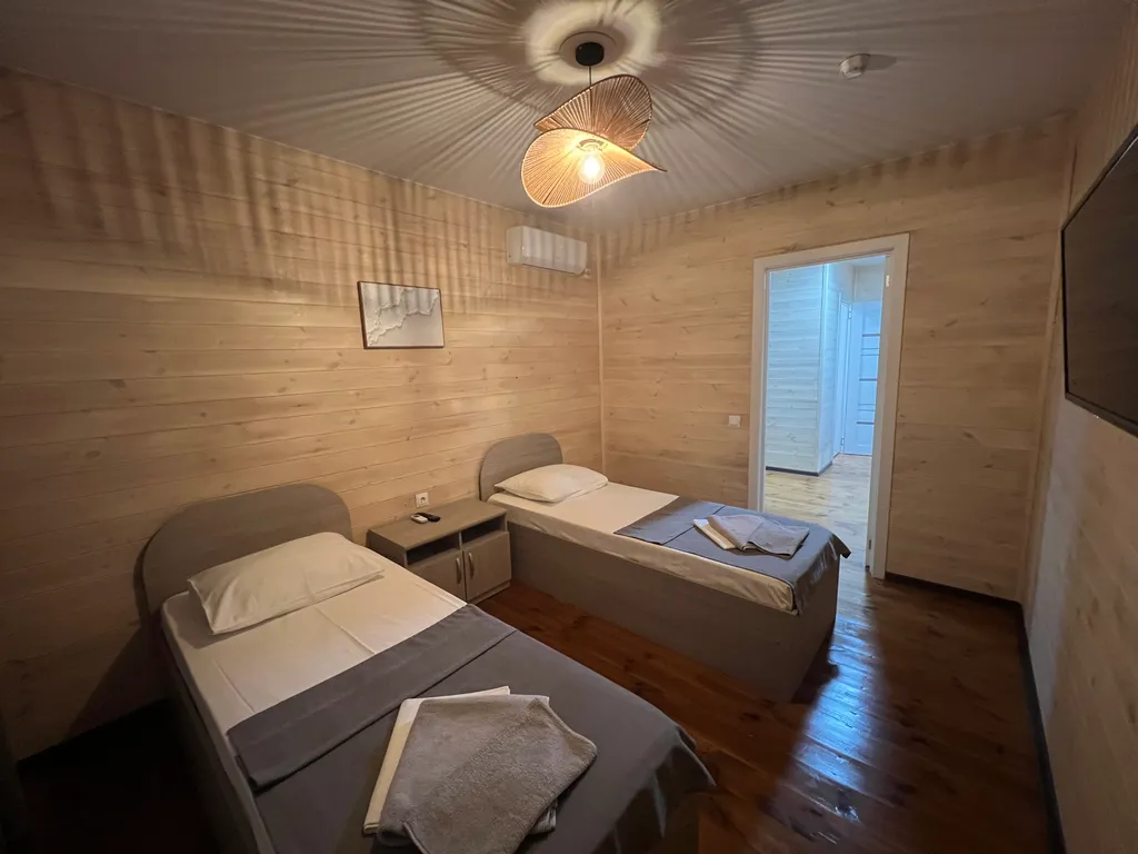 Коттедж с тёплым бассейном