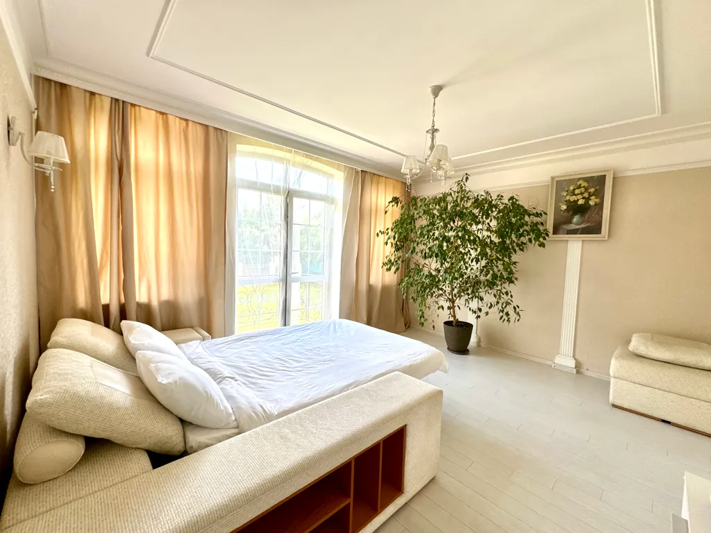 Элитный коттедж с бассейном