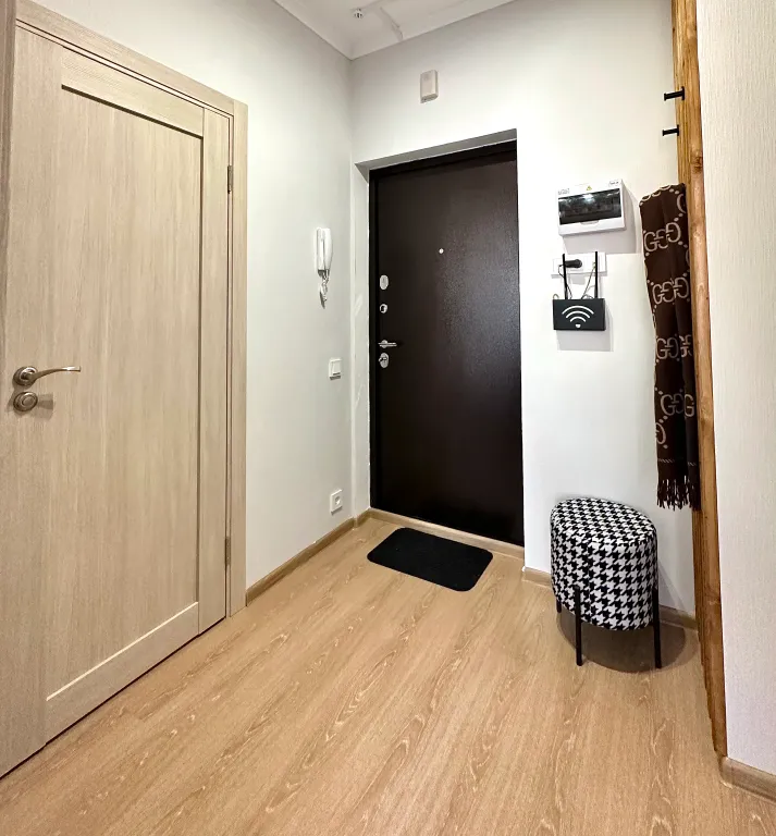 Новый дизайнерский апартамент с бесплатной парковкой для гостей