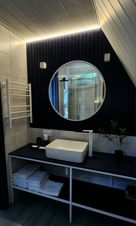 Уютный треугольный дом в 25 км от Минска с видом на лес.