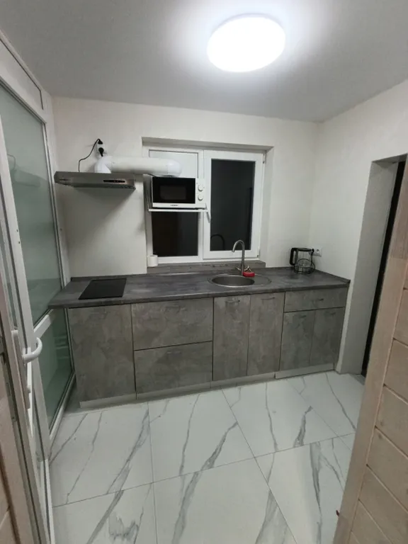 Квартира с тенистым мини двориком