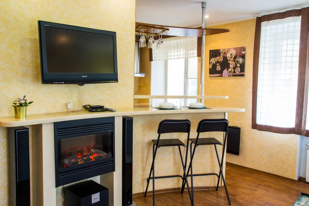 Студия с камином и рядом с достопримечательностями