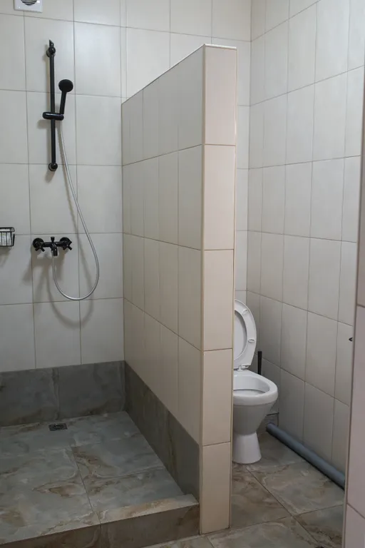 Уютная комната для двоих с двуспальной кроватью