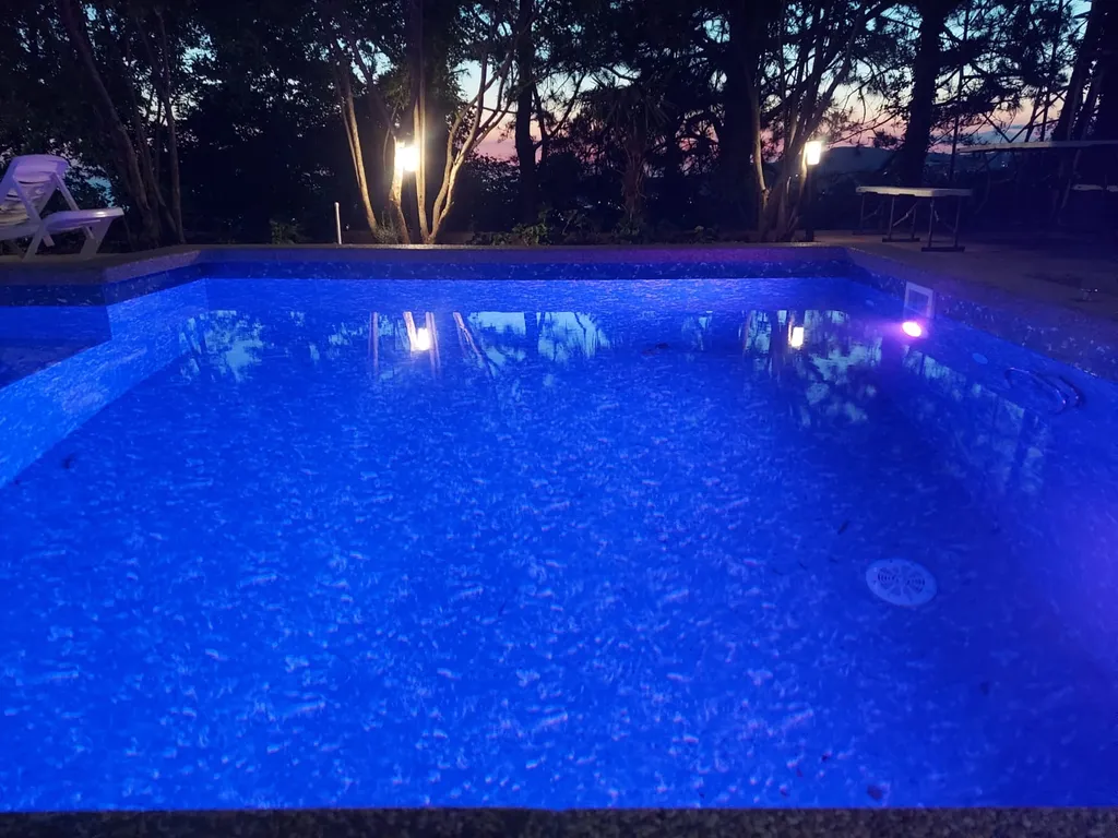 Двухкомнатная апартаменты   с теплым бассейном  у моря.