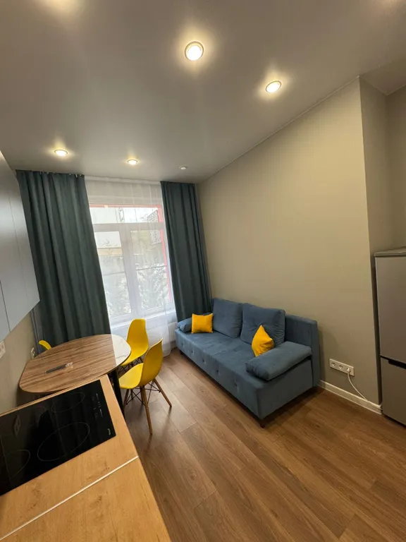 Уютная новая квартира с дизайнерским ремонтом с изолированной спальней