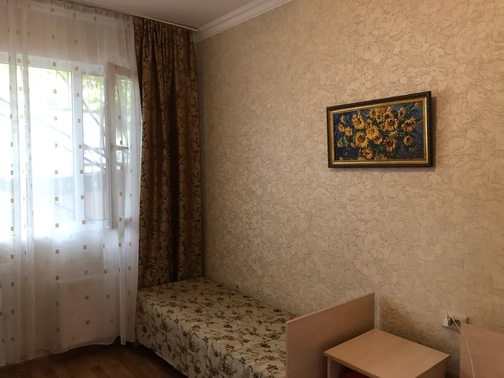 Квартира Квартира Трехместный номер с двухспальным местом и односпальной кроватью — Адлер