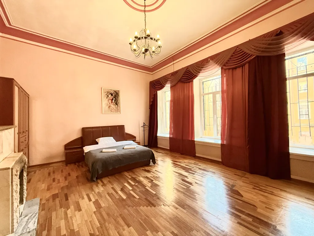 Просторная квартира в центре Санкт-Петербурга