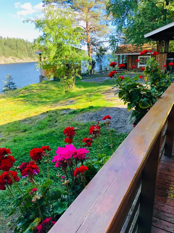 Большой уютный деревянный коттедж на самом берегу Ладожских шхер