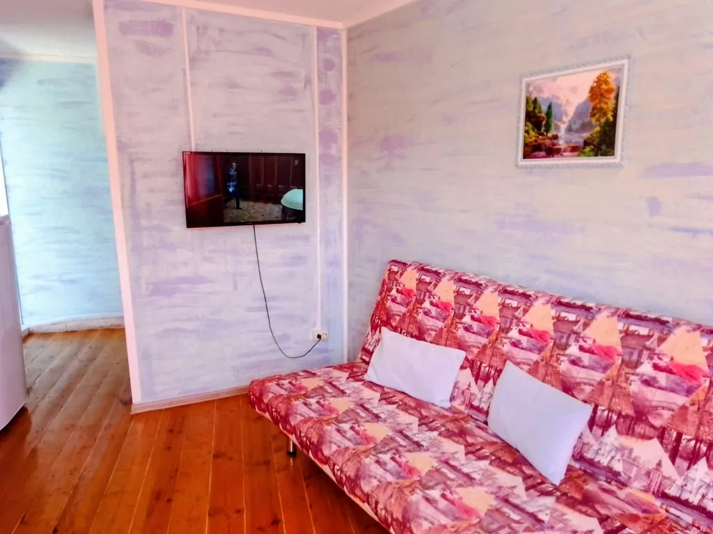 Двухкомнатный этаж, с детской кроваткой, вид на море и горы