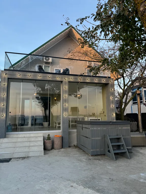 Коттедж Кипарис — аренда посуточно в Южная Озереевка