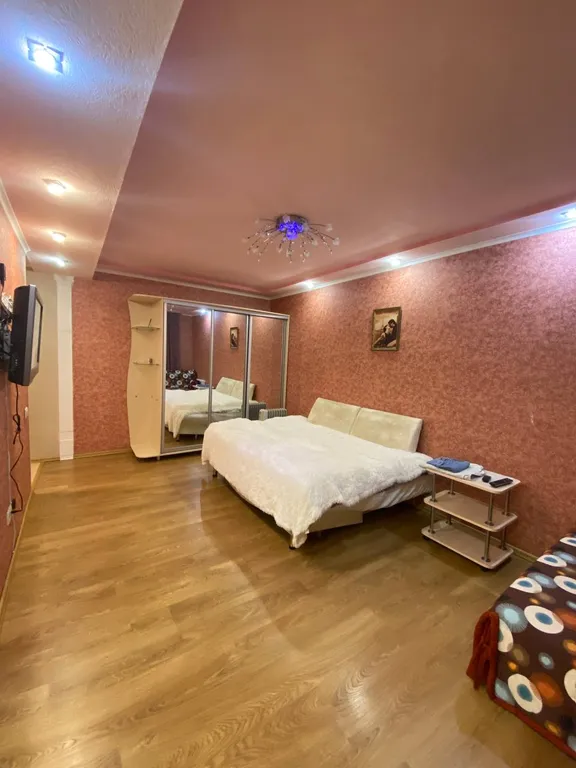 Квартира 1-кв, ул. Бакинах Комиссаров 12 — аренда посуточно в Донецк