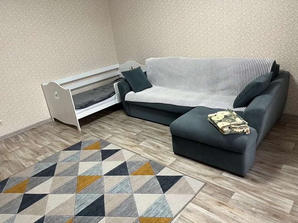 Просторная однушка в заволжском районе города+ новогодняя ёлочка