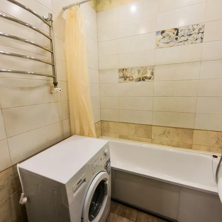 Большая двушка рядом с Суворовским училищем