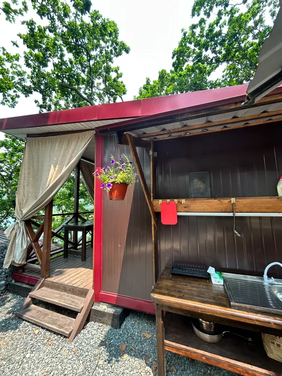 Домик у моря в бухте Лашкевича в Находке