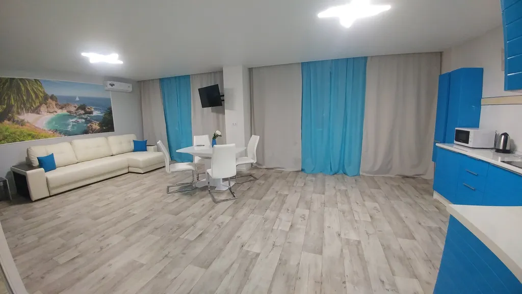 Светлая и просторная квартира-студия в центре города