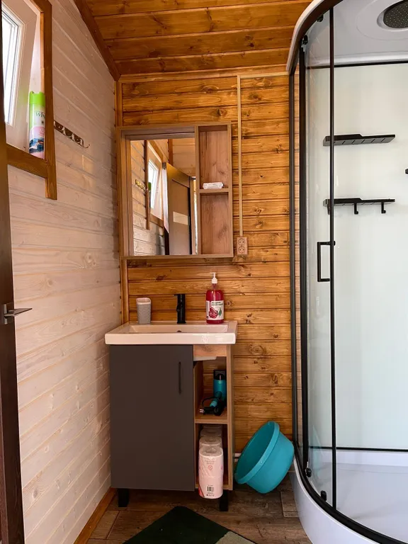 Коттедж Уютный домик на берегу озера Волго — Ланино