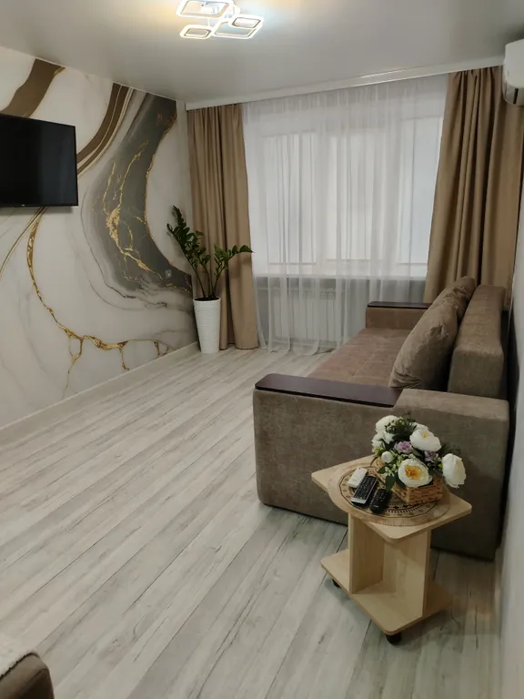 Квартира в центре на первом этаже с асфальтированной парковкой