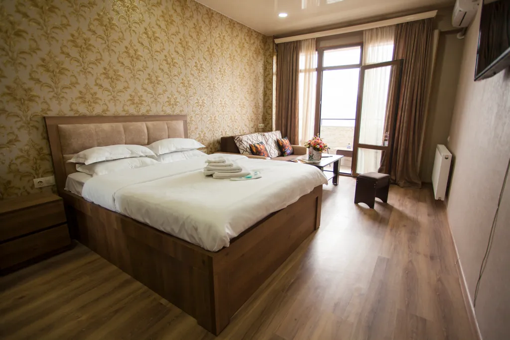 3-комнатная Квартира — аренда посуточно в Тбилиси