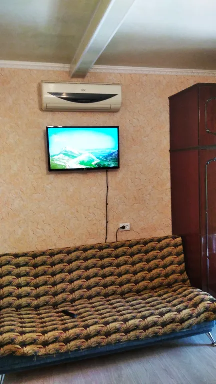 Номер на первом этаже двухэтажного, отдельностоящего дома