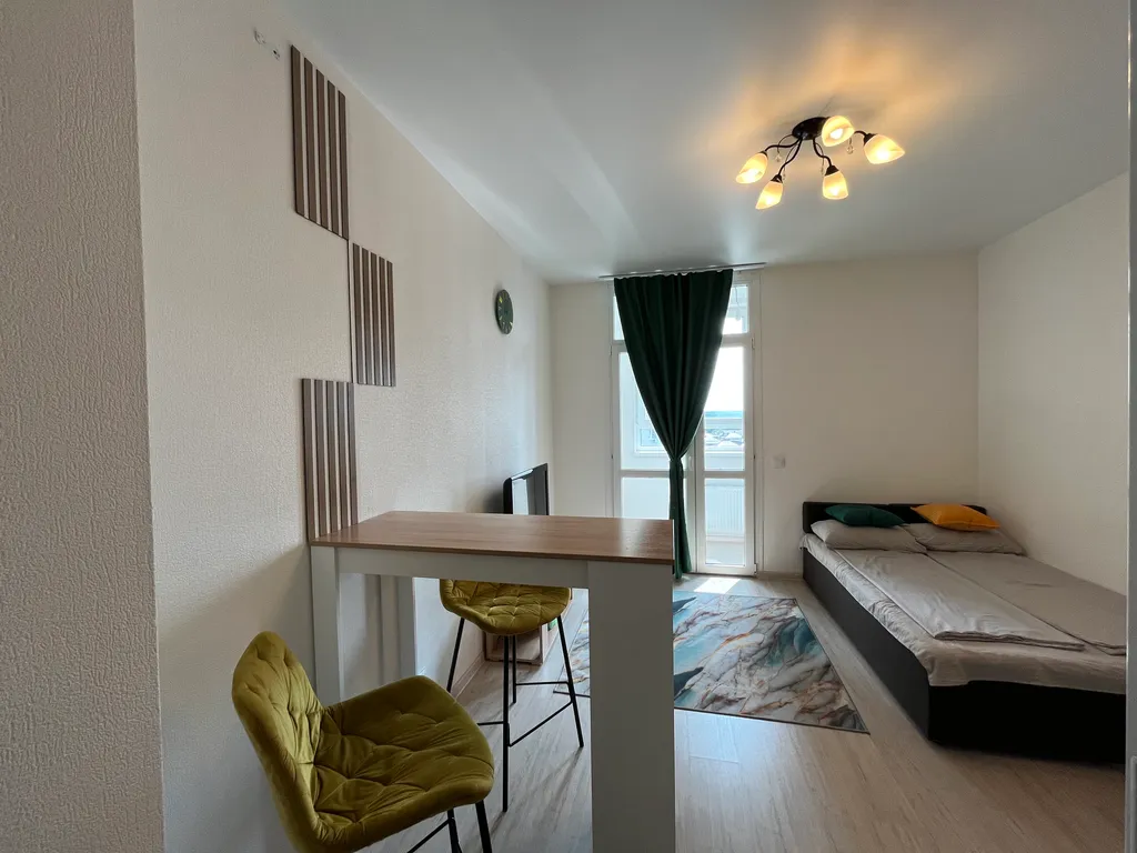 Уютная, новая квартира-студия в экологическом районе