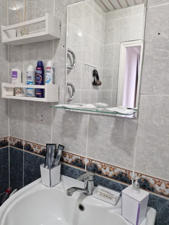 Квартира Трёхкомнатная квартира, удобное расположение! 3 отдельные комнаты. — Владикавказ