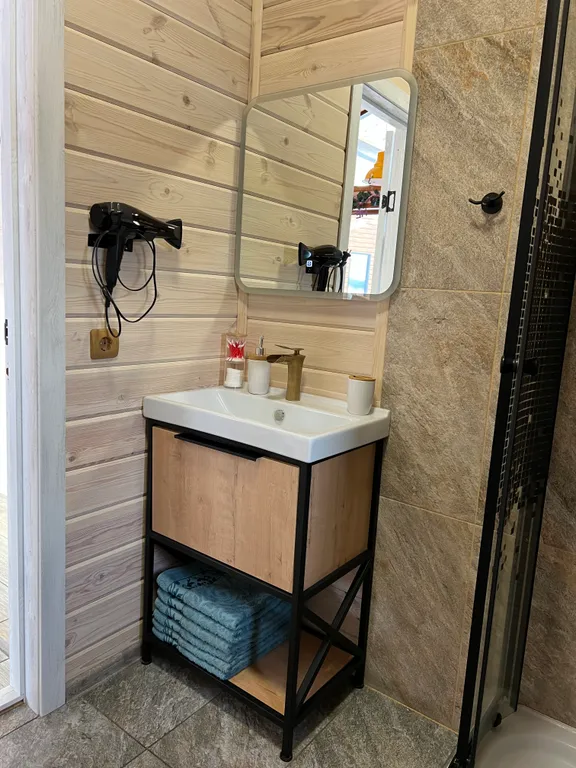 Просторный дом Барн-хаус с русской баней и беседкой с мангальной зоной