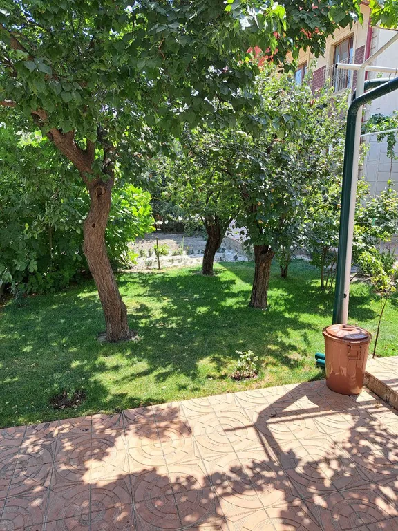 Апартамент с садом