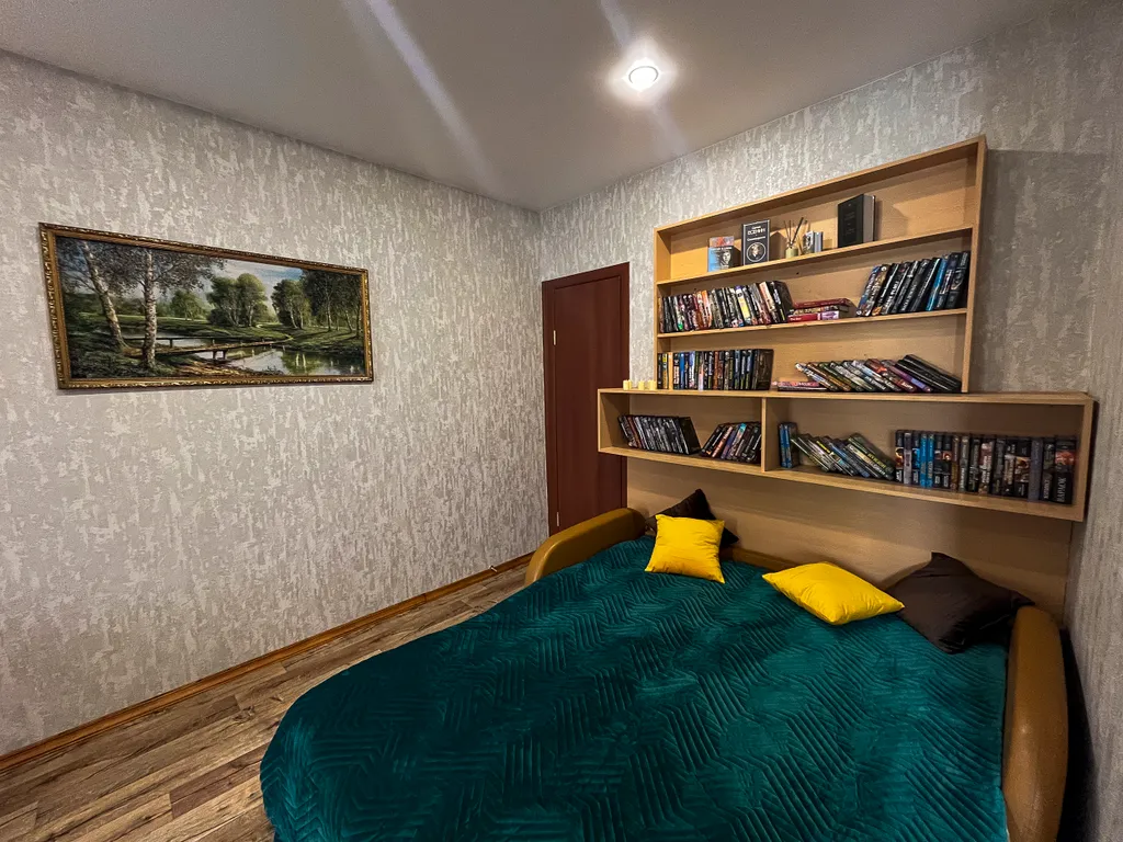 Центрее не бывает! Сразу за памятником ленина в стиле есенинская русь