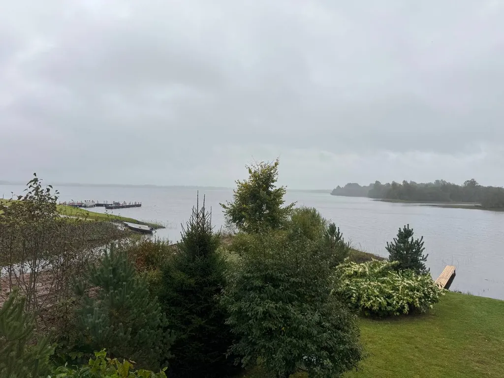 Дом на берегу озера