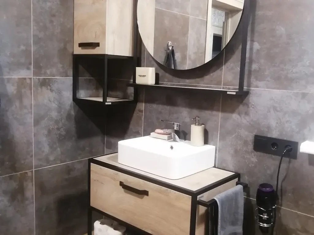 Уютный двухэтажный коттедж вблизи леса