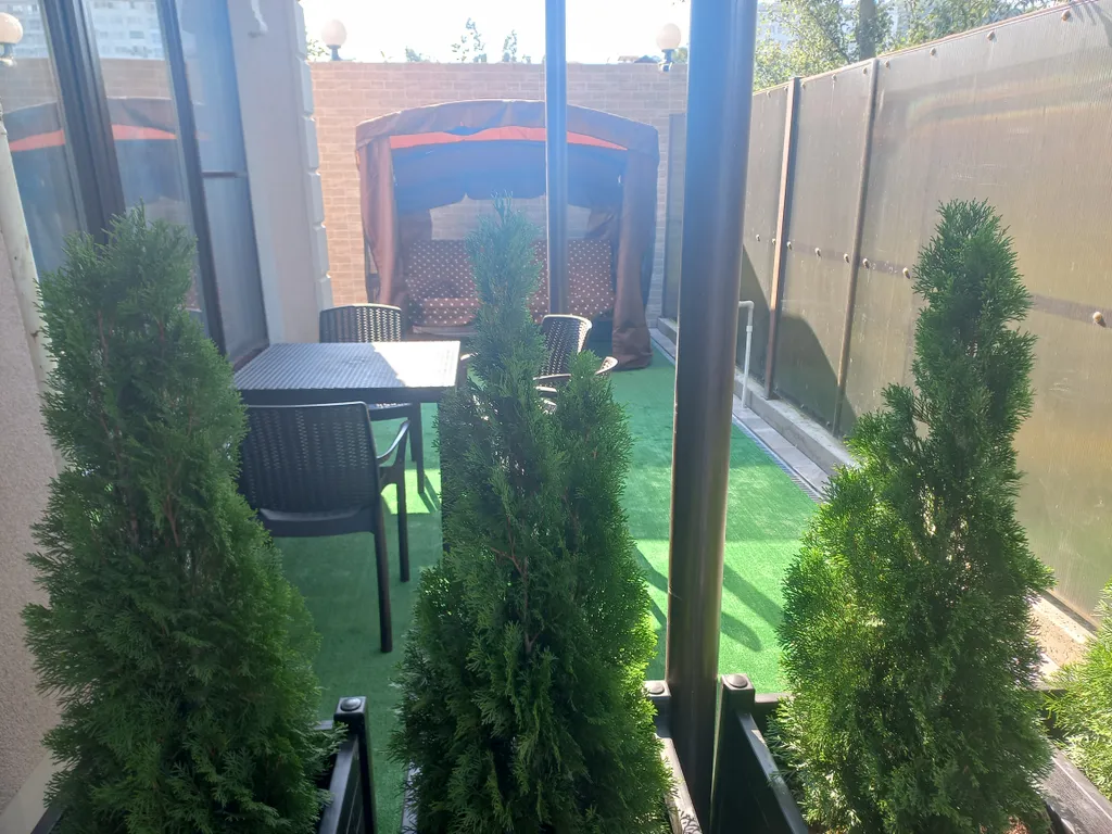 Шикарная квартира со своим двориком и качелью