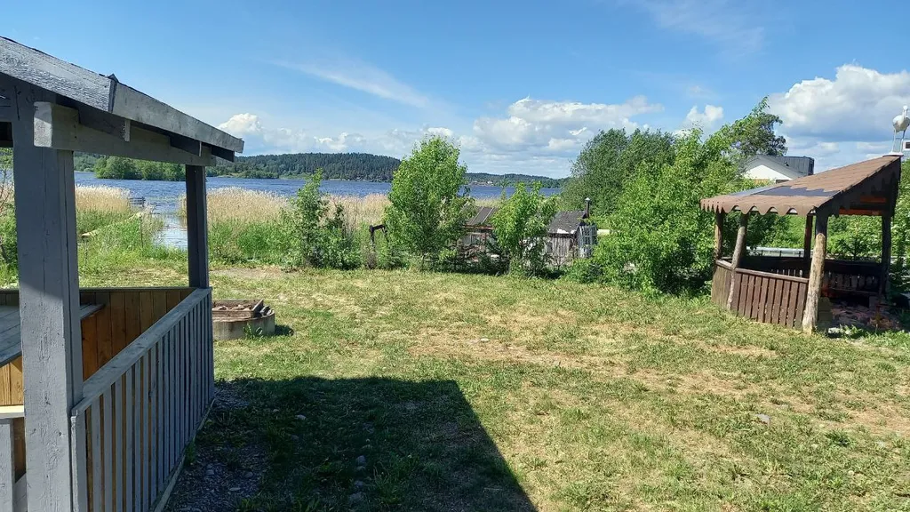 Дом на самом берегу Ладоги