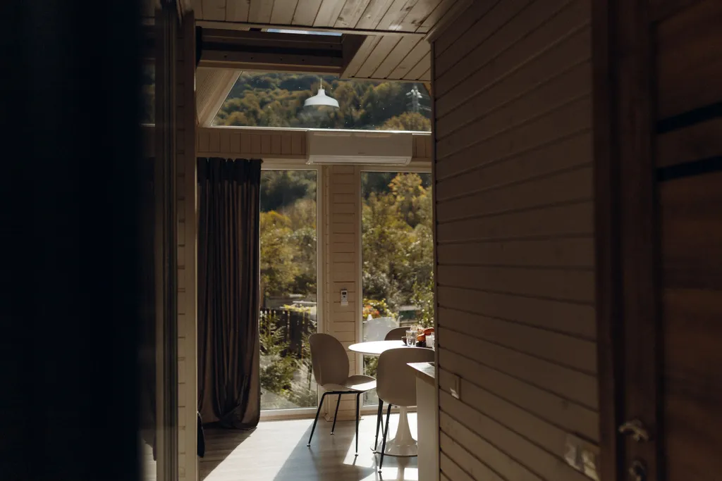 Уютное шале на берегу ручья с баней и купелью на уединенной террасе