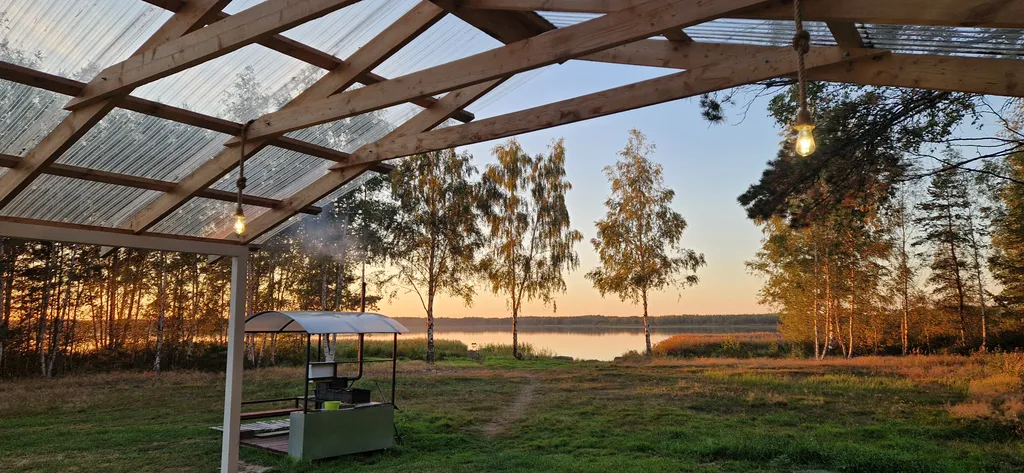 Коттедж Отдельный дом на краю леса на берегу озера — аренда посуточно в Рязань