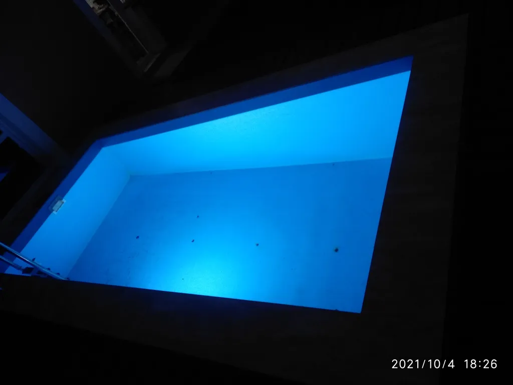 Уютный дом с бассейном