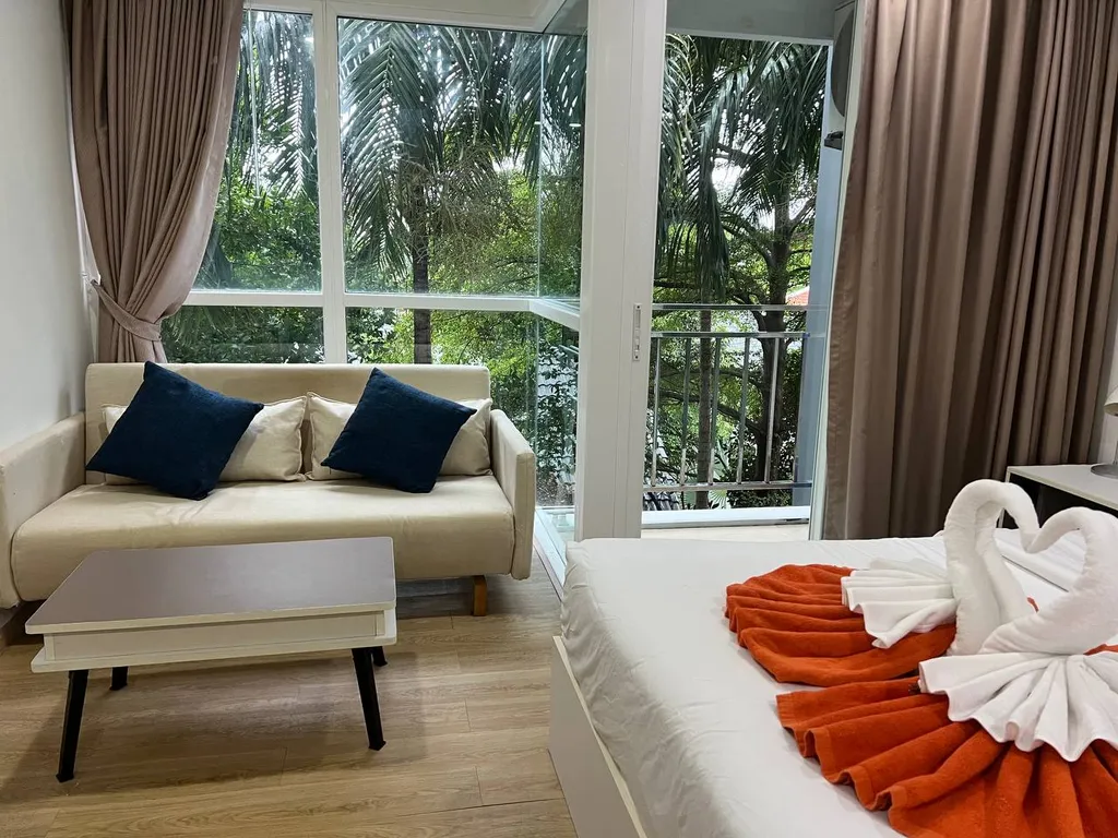 Ката Студия  после ремонта с отличным видом на сад в Ozone